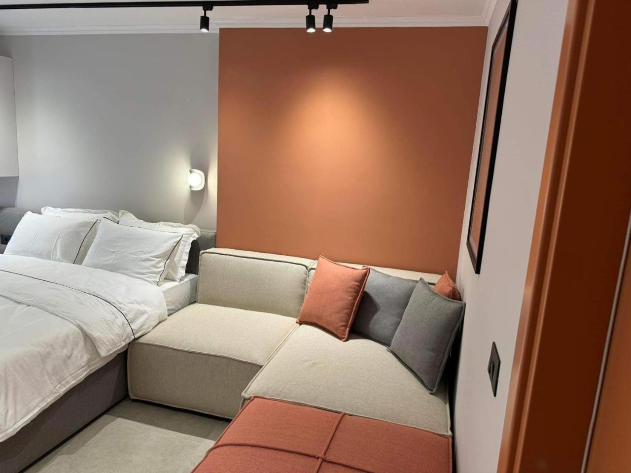 Lili'S Tirana Center Apartments ภายนอก รูปภาพ