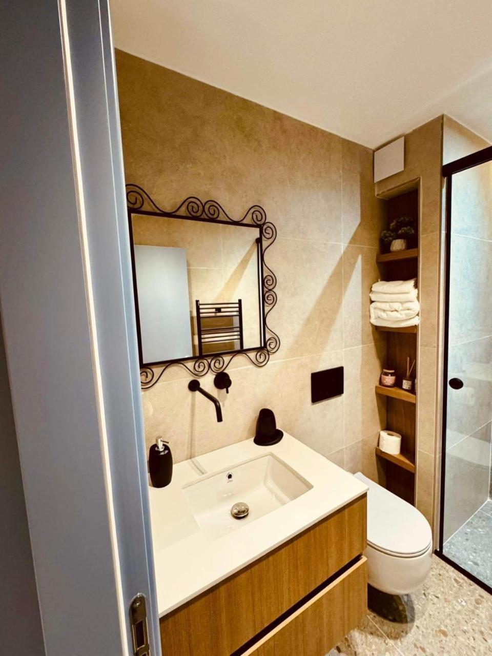 Lili'S Tirana Center Apartments ภายนอก รูปภาพ